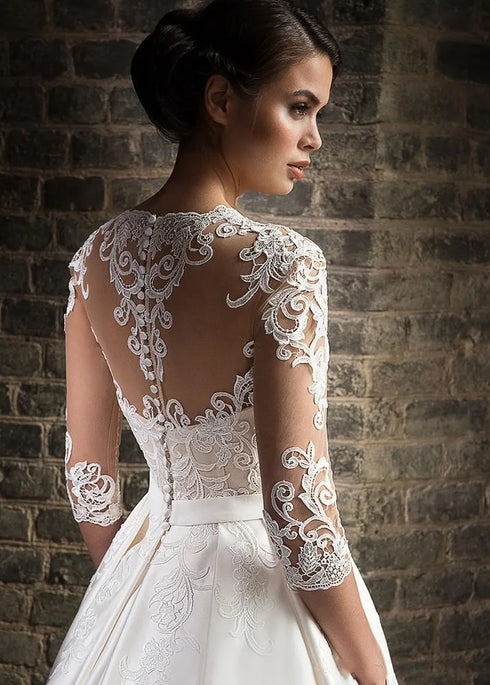 Elegant Lace Wedding Dresses Half Sleeves V-Neck Bride Dress with Pockets